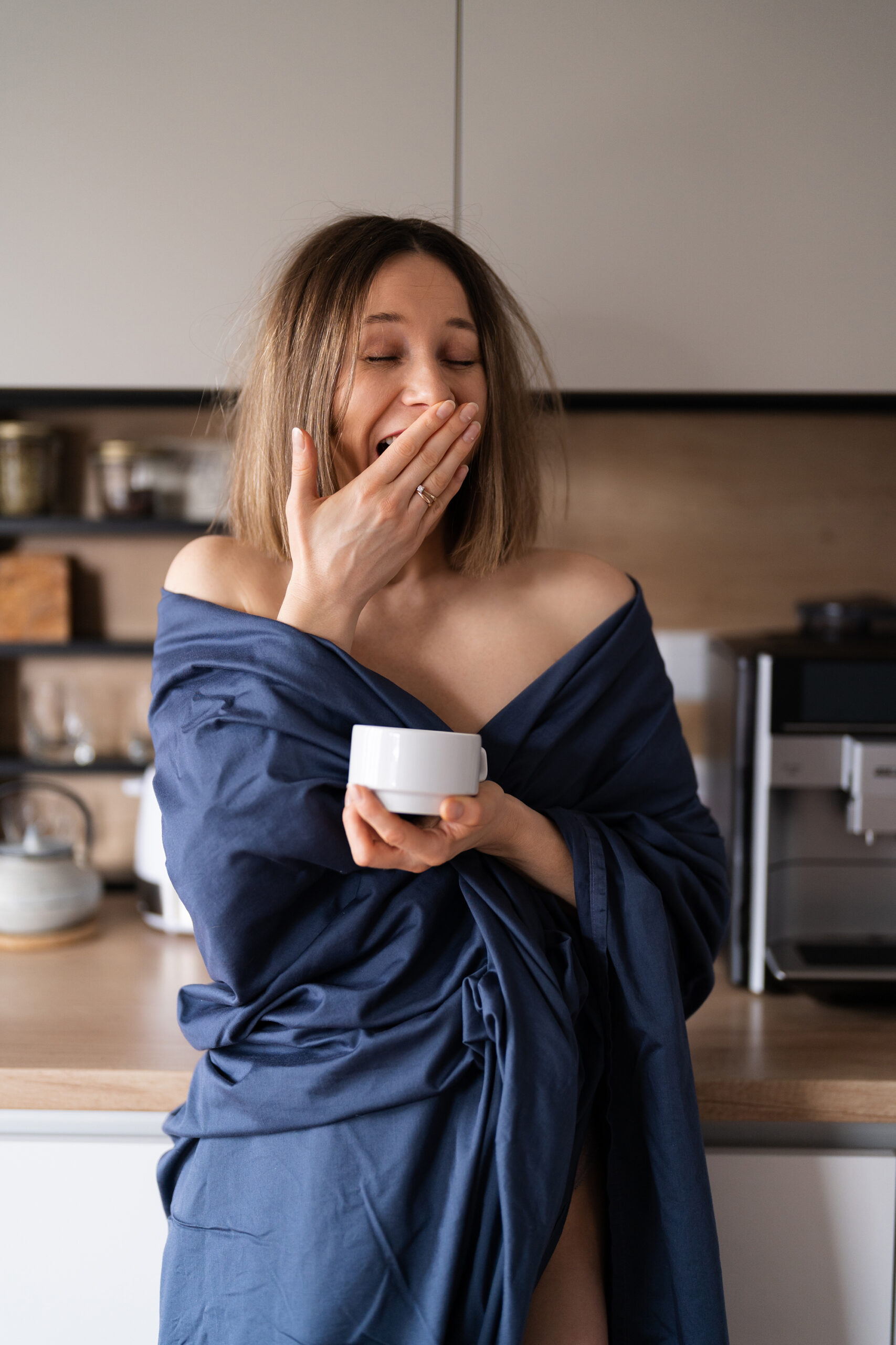 sleep regression: tired mom